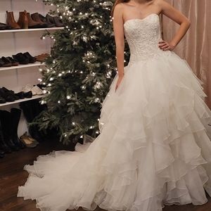 Oleg cassini Wedding gown